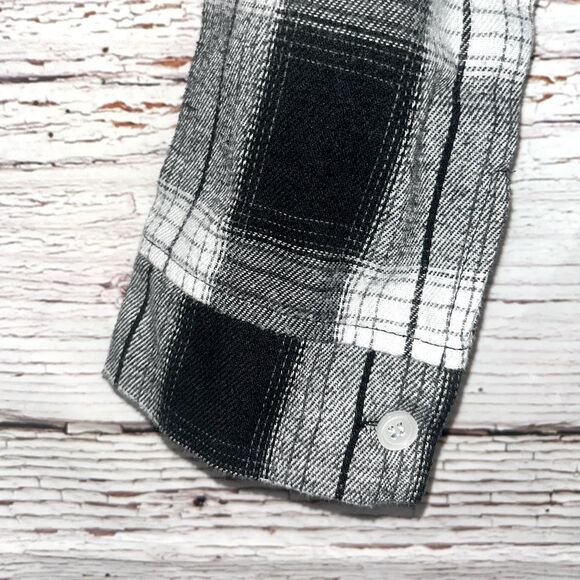 Girl Cropped Plaid Button Down Shirt - Picture 4 of 6